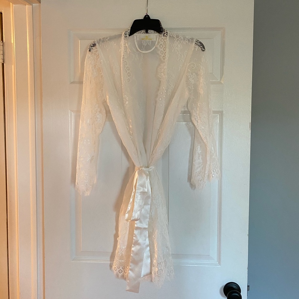 White Lace Bridal Robe - Picture 6 of 6